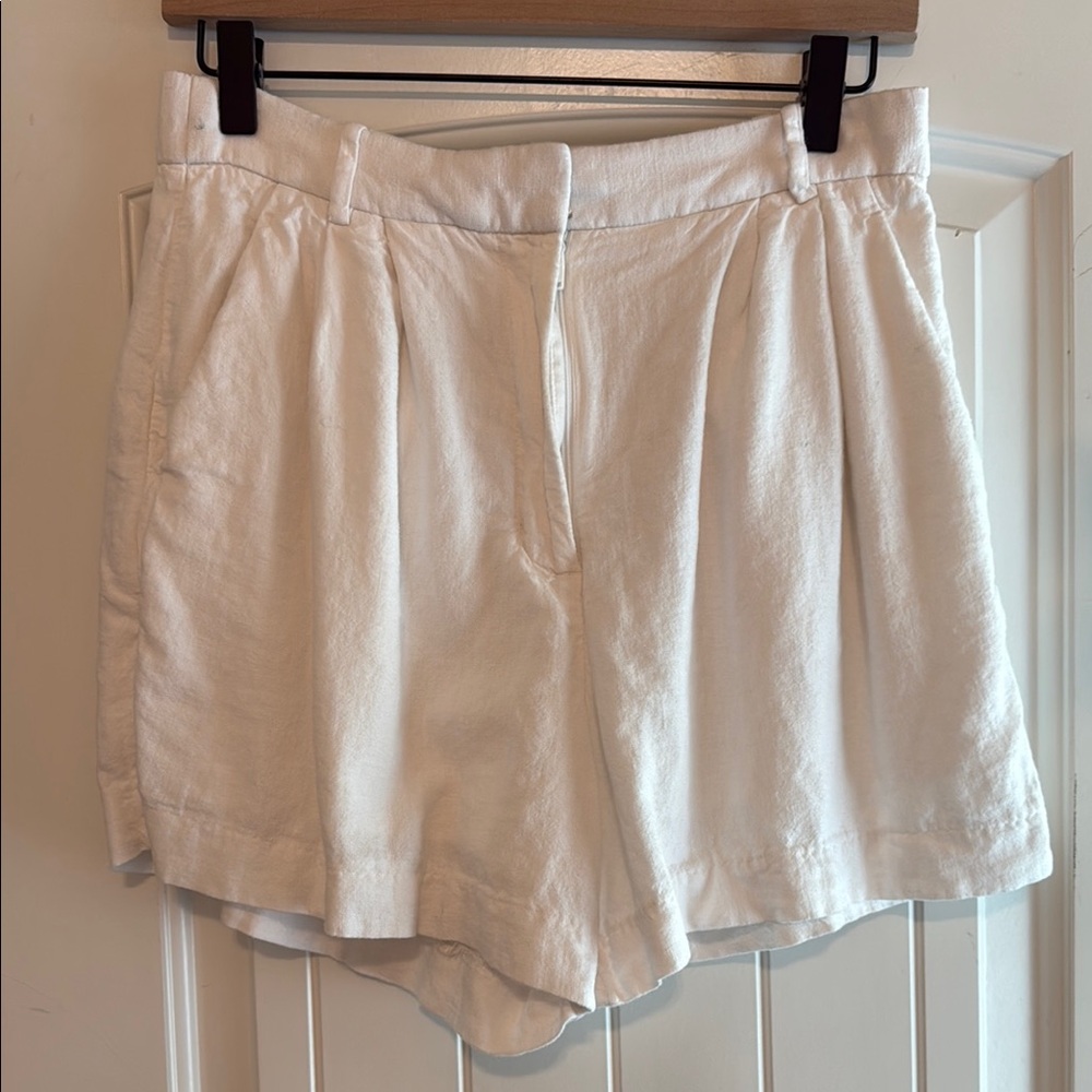 Amercrombie - White Short / Worn Once / Size 28